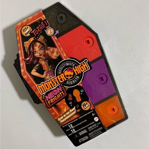 Monster High®: Skulltimate Secrets Neon Frights Toralei™ Doll w/Locker-New - Picture 3 of 9